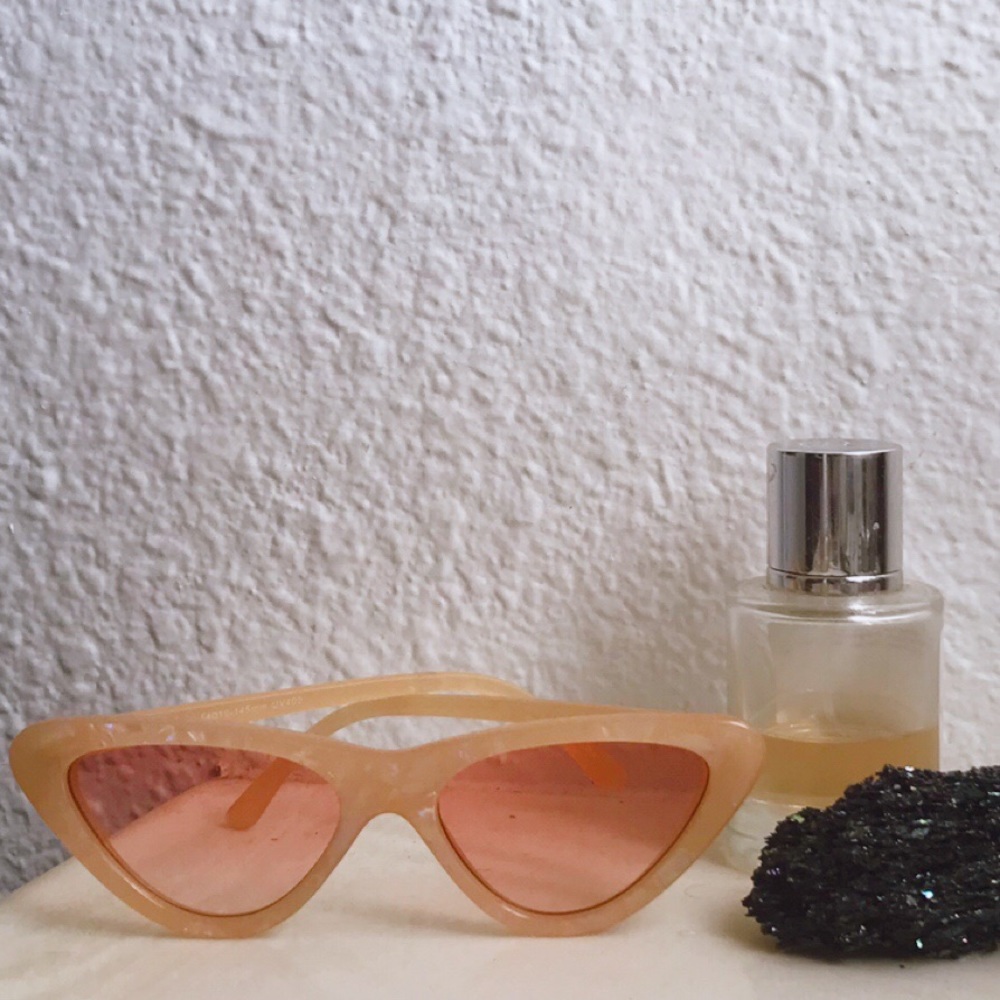 Peach 🍑 cat eye sunnies!